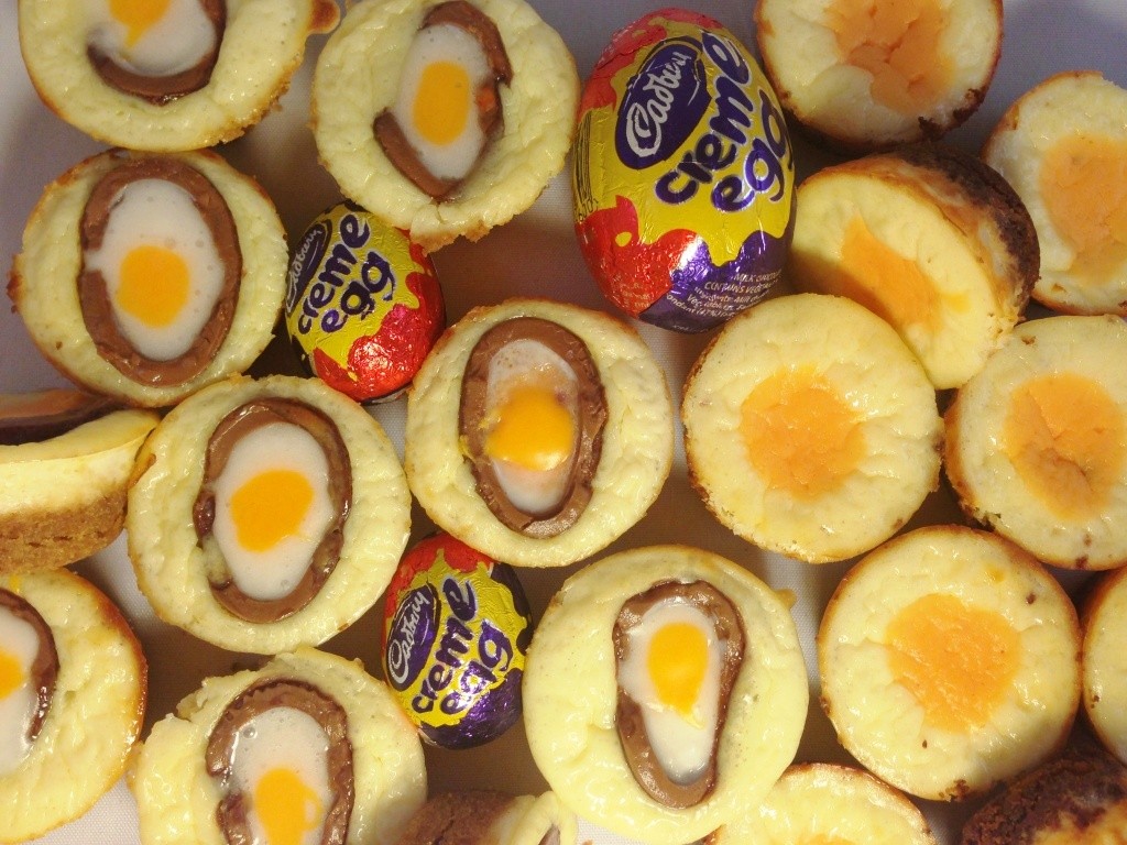 cadbury-creme-eggs-full-size-and-mini-tiny-cheesecake-bits-with-halves-and-yolks-e1364087386563.jpg